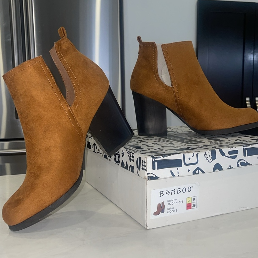 New!! ✨ Women’s Brown Suede Ankle Boots/ Bootie- Size 8.5, 9 and 10